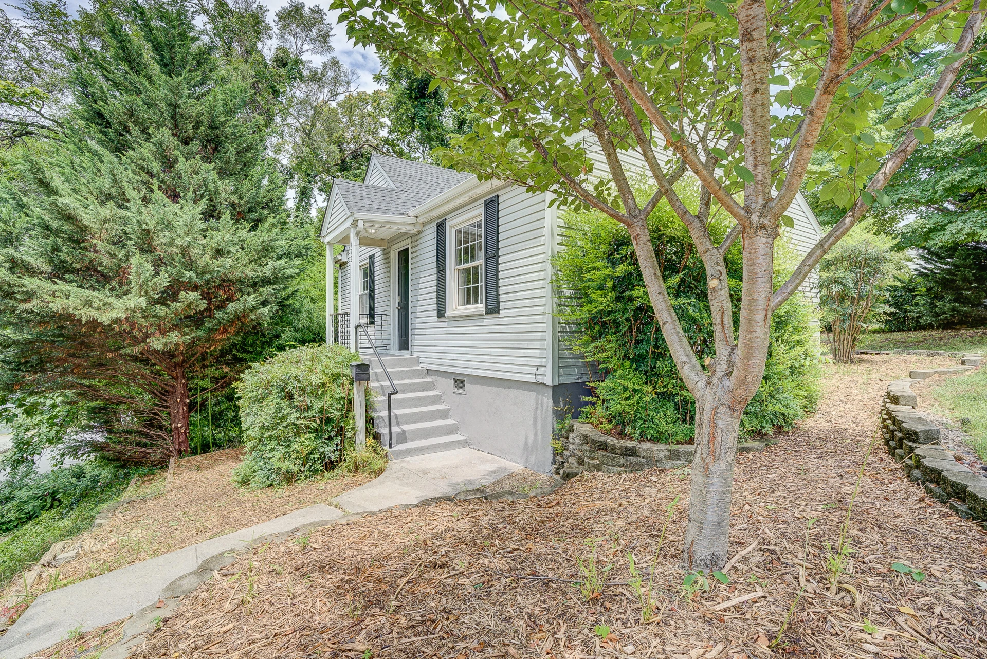 422 Albemarle AVE - Photo 3