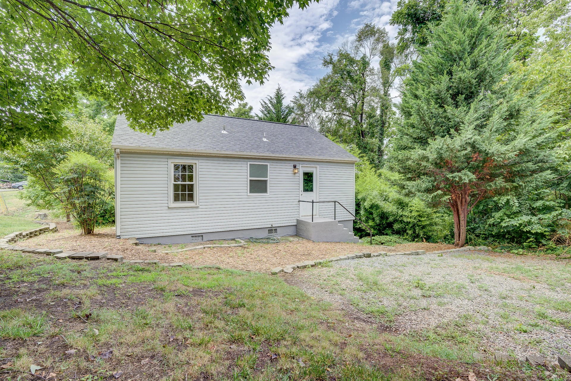 422 Albemarle AVE - Photo 5