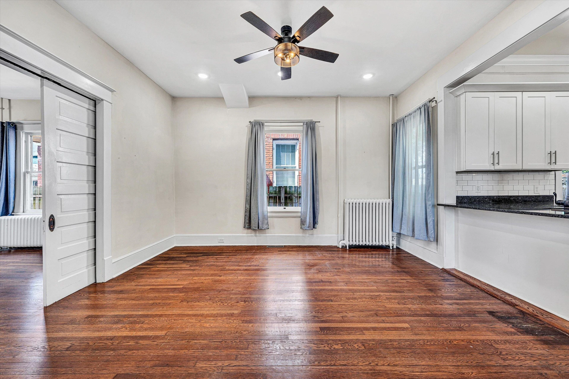 701 Marshall AVE - Photo 13
