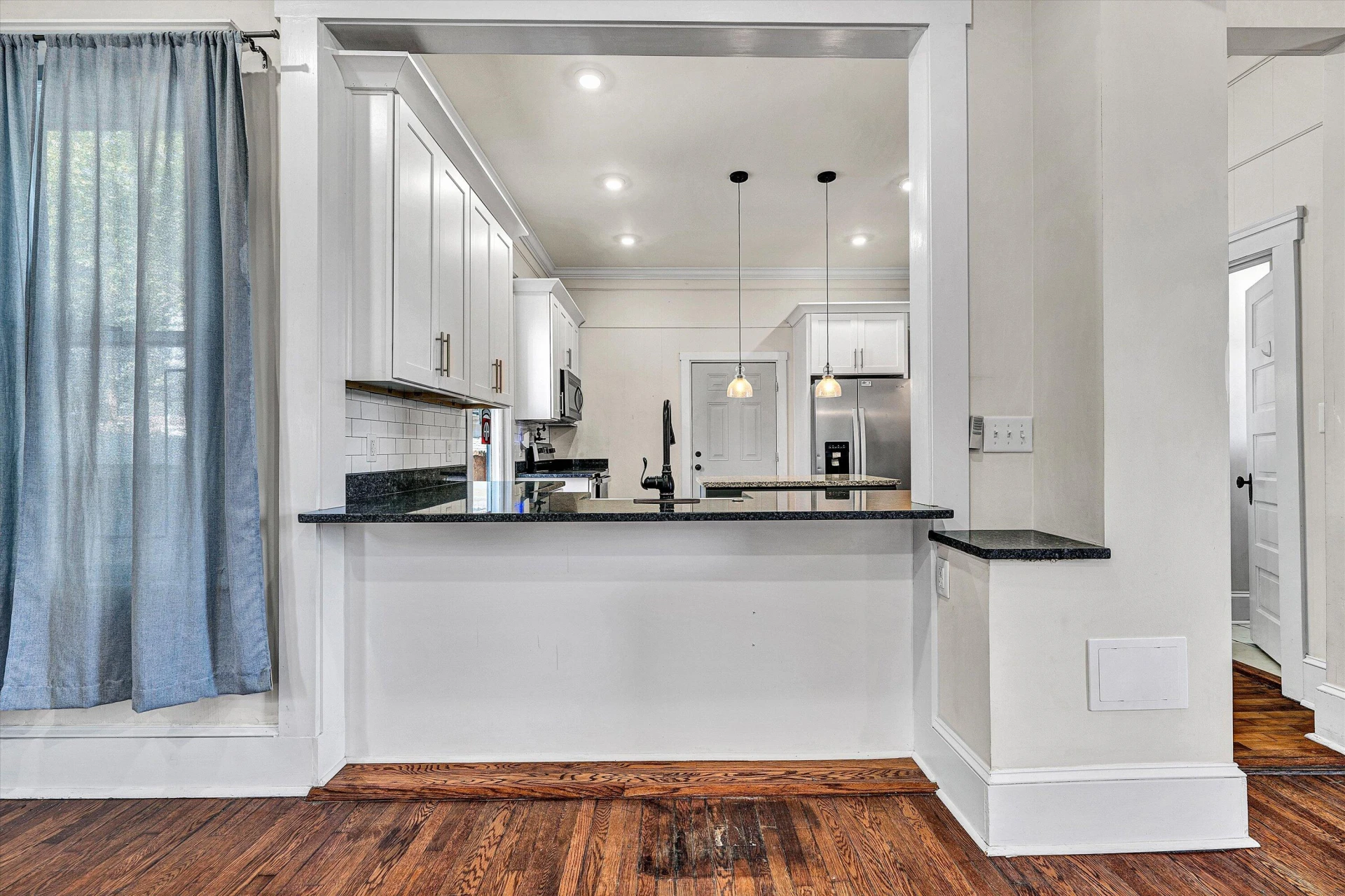 701 Marshall AVE - Photo 16