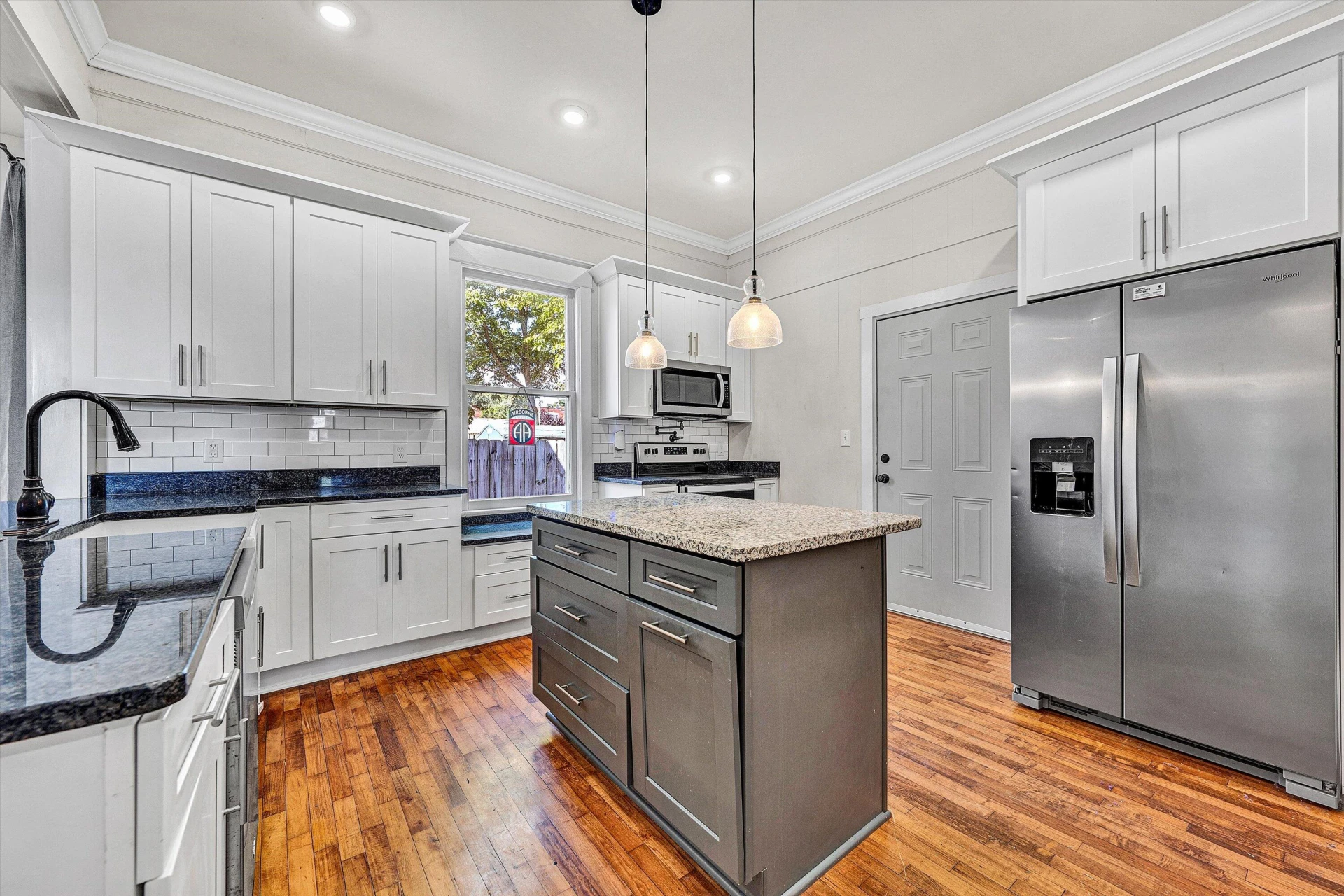 701 Marshall AVE - Photo 18