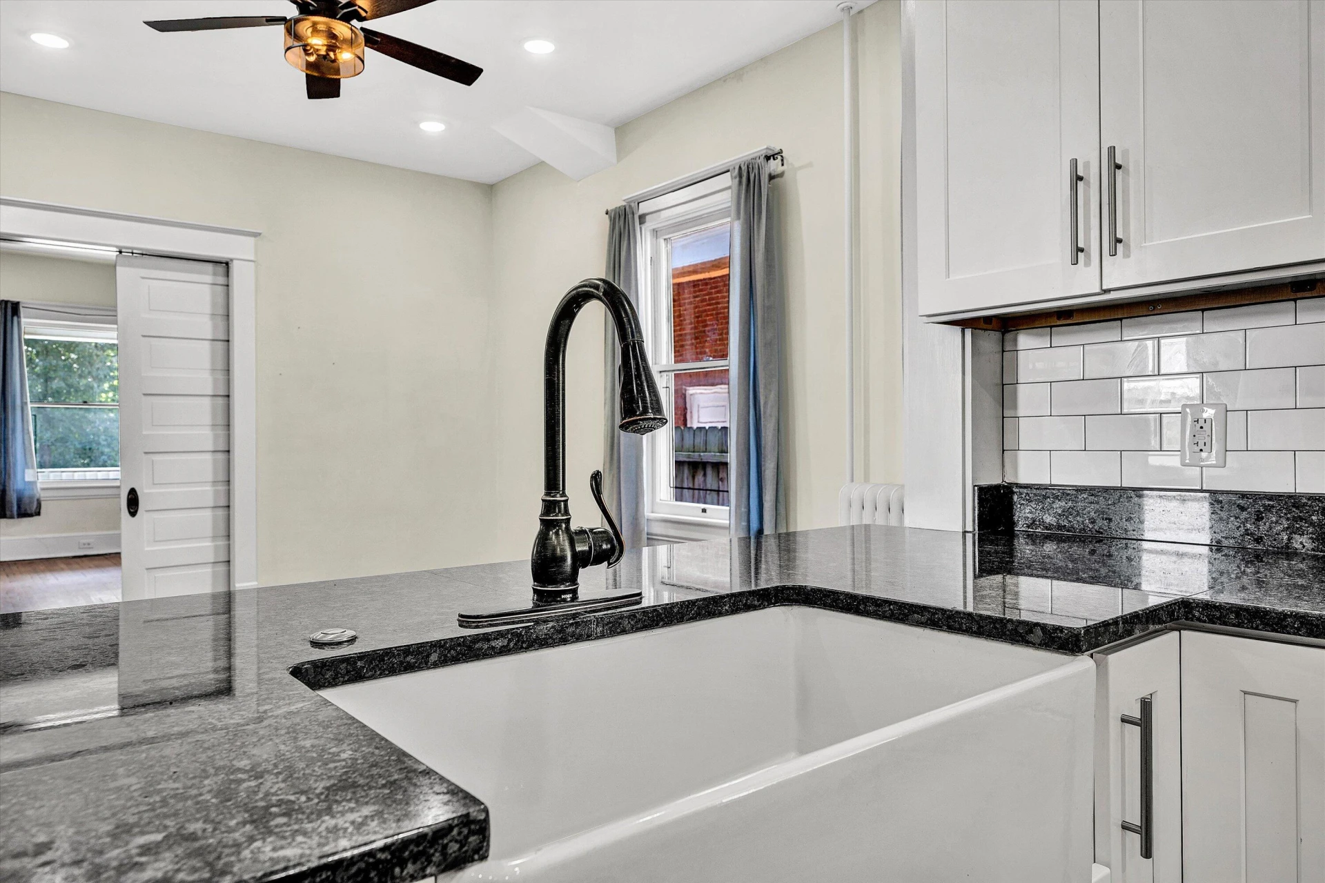 701 Marshall AVE - Photo 22