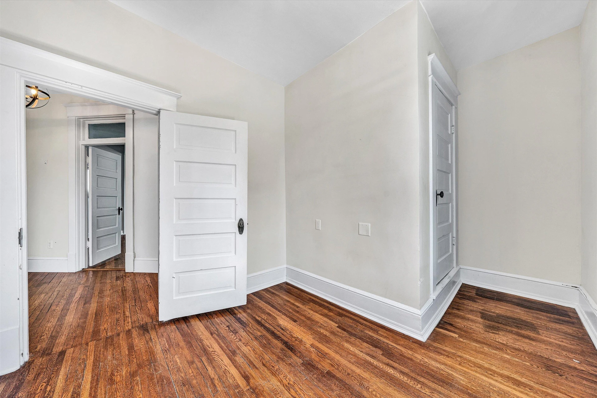 701 Marshall AVE - Photo 28