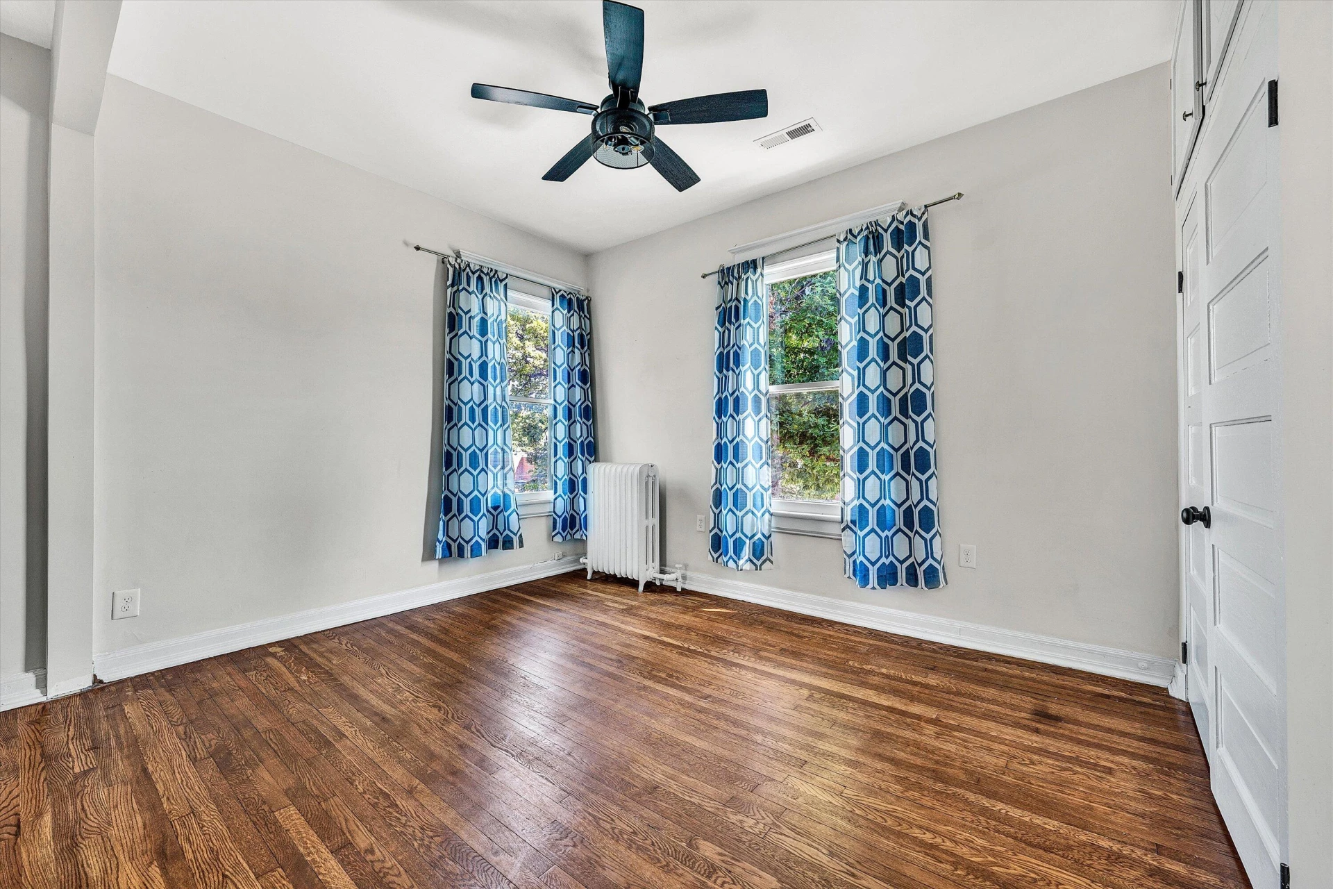 701 Marshall AVE - Photo 32