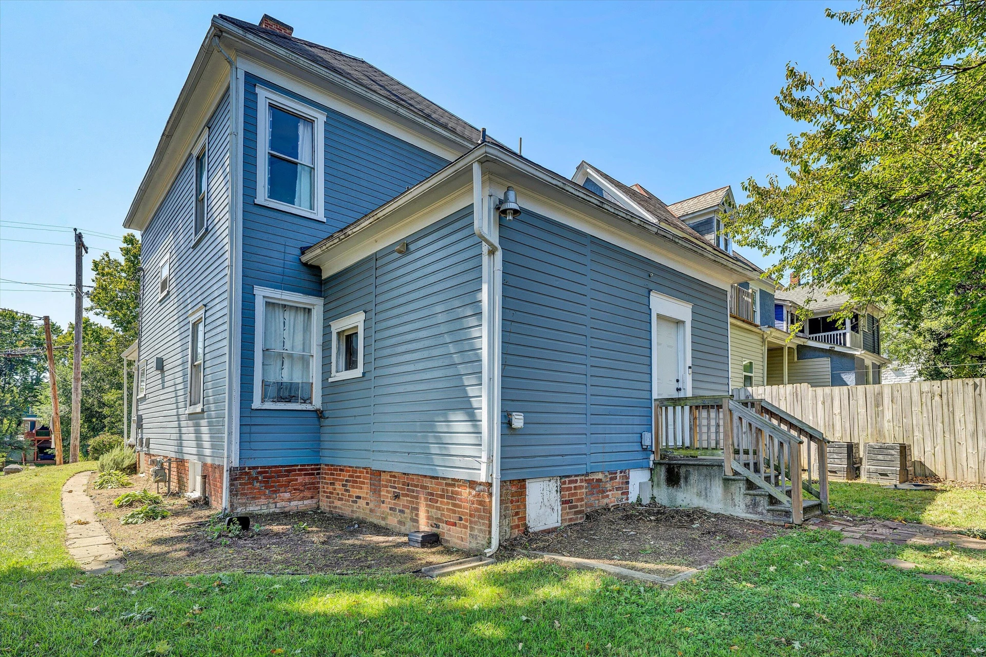 701 Marshall AVE - Photo 38