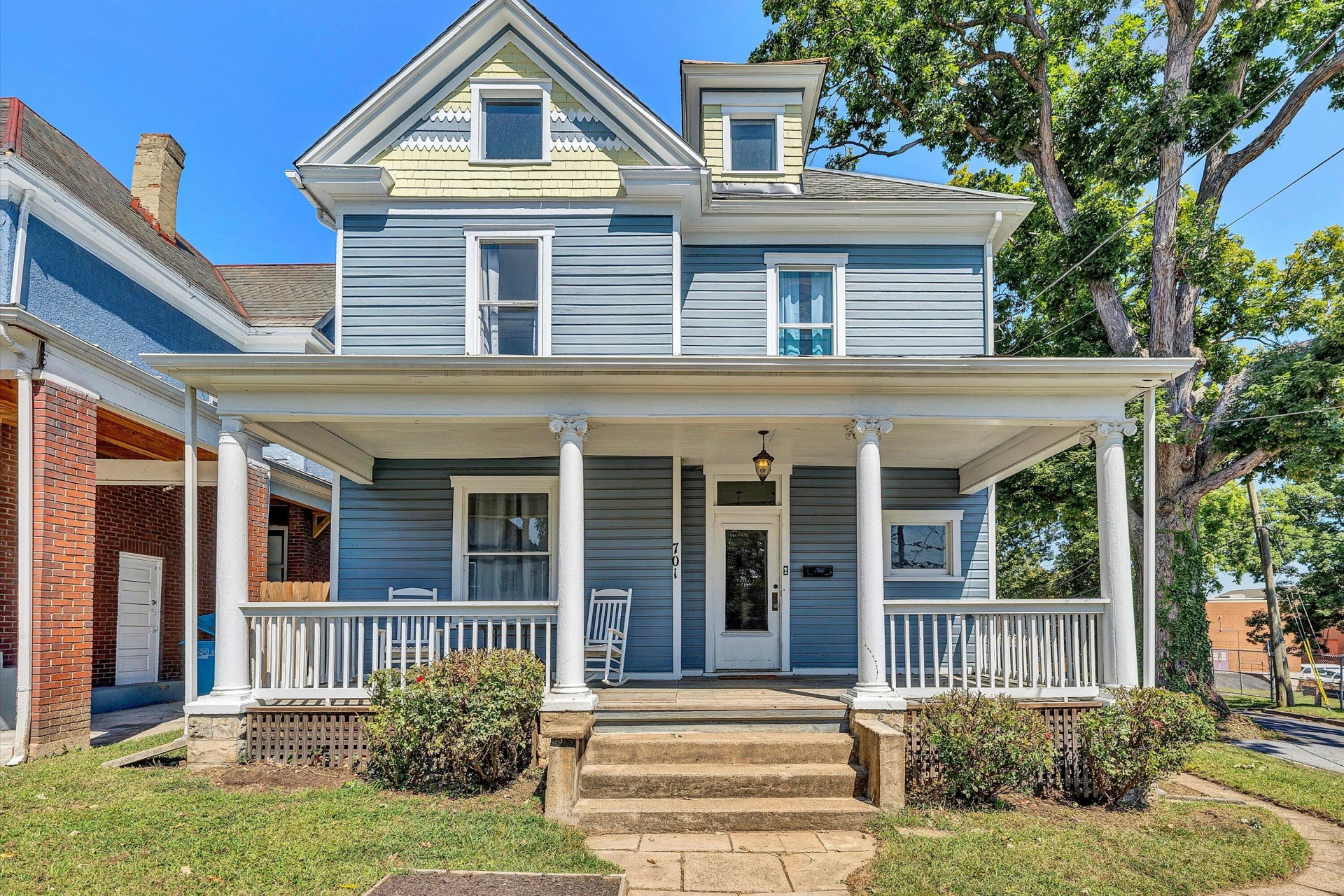 701 Marshall AVE - Photo 4