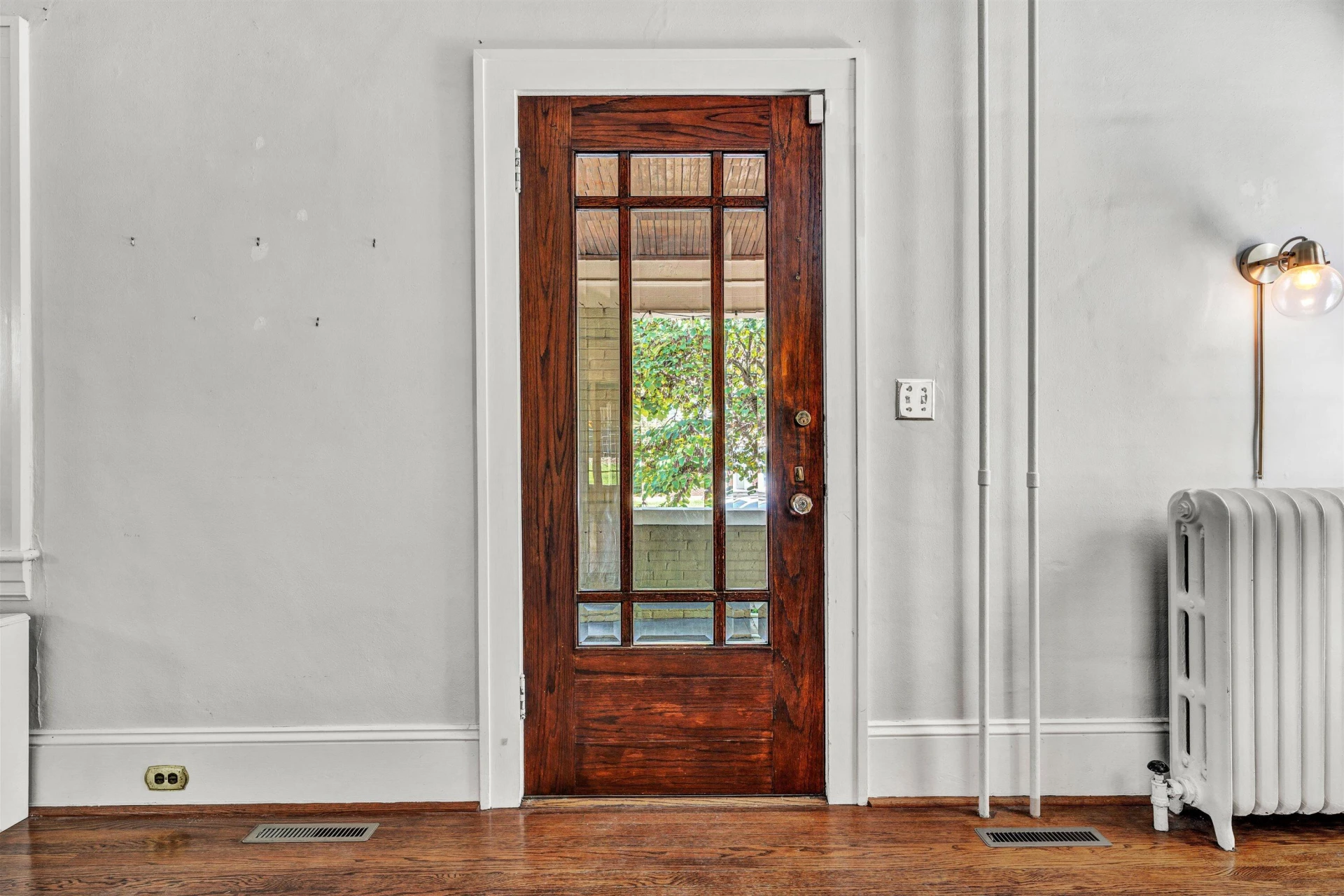 1810 Windsor AVE - Photo 16