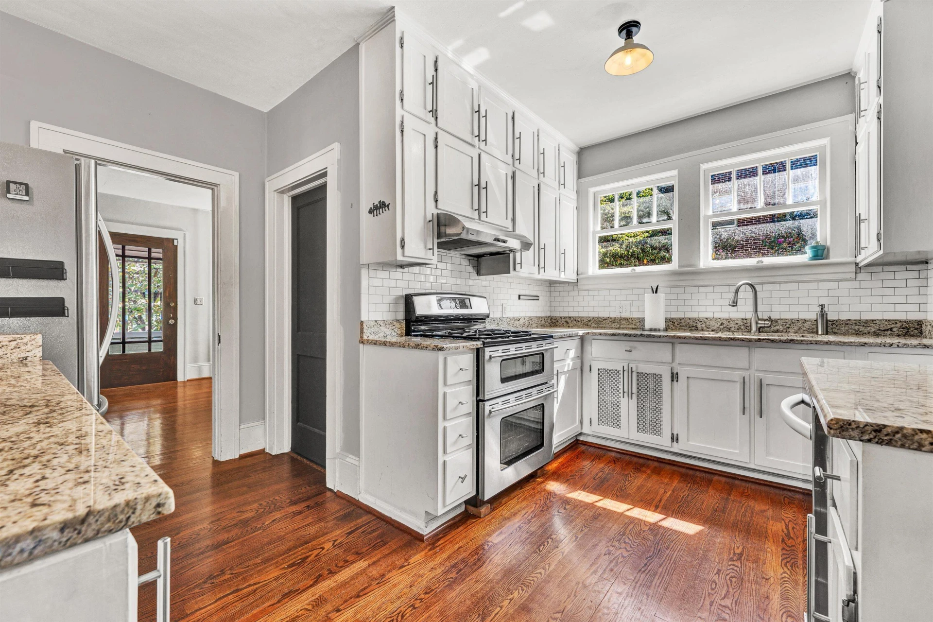 1810 Windsor AVE - Photo 24