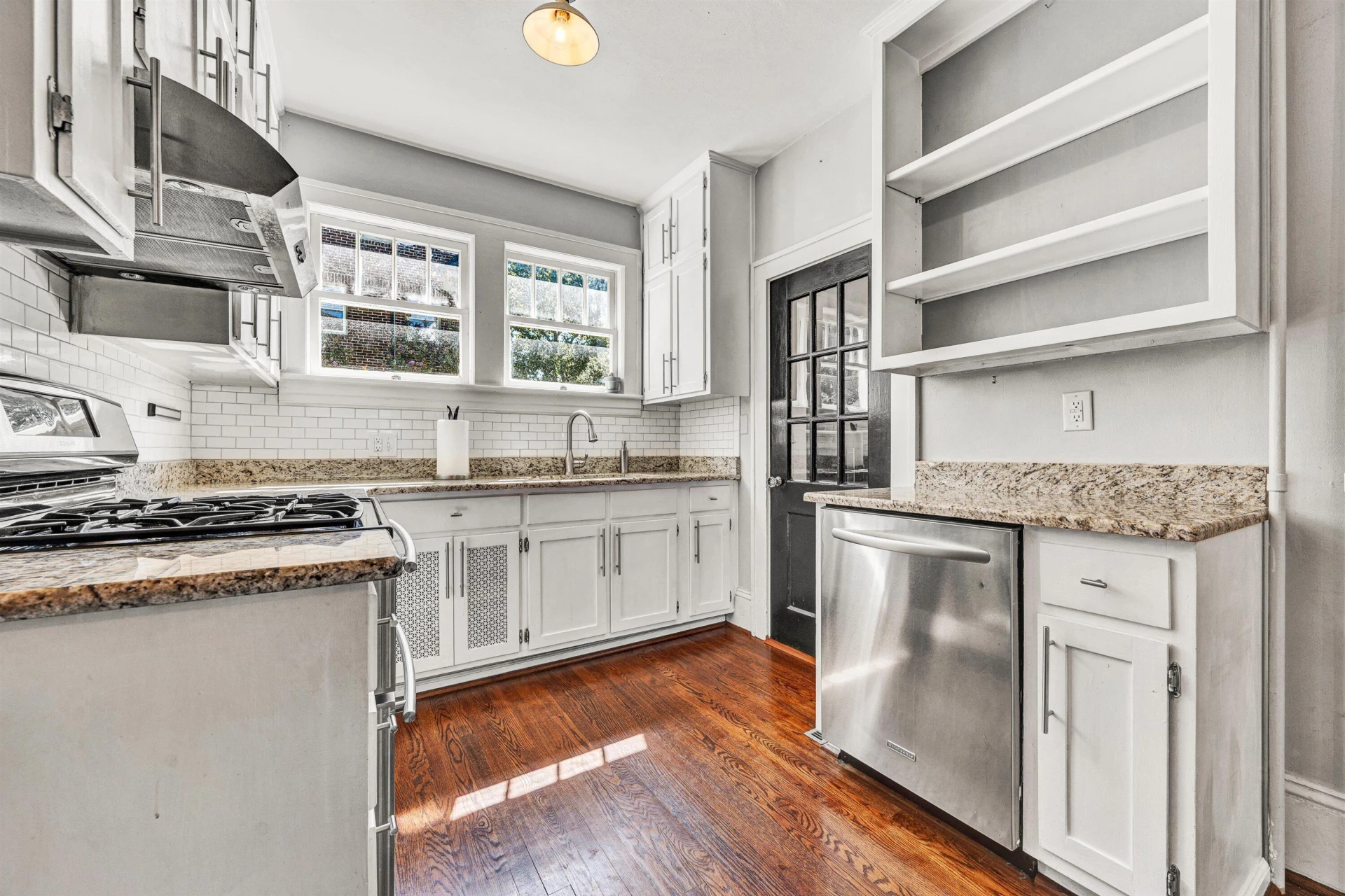 1810 Windsor AVE - Photo 28