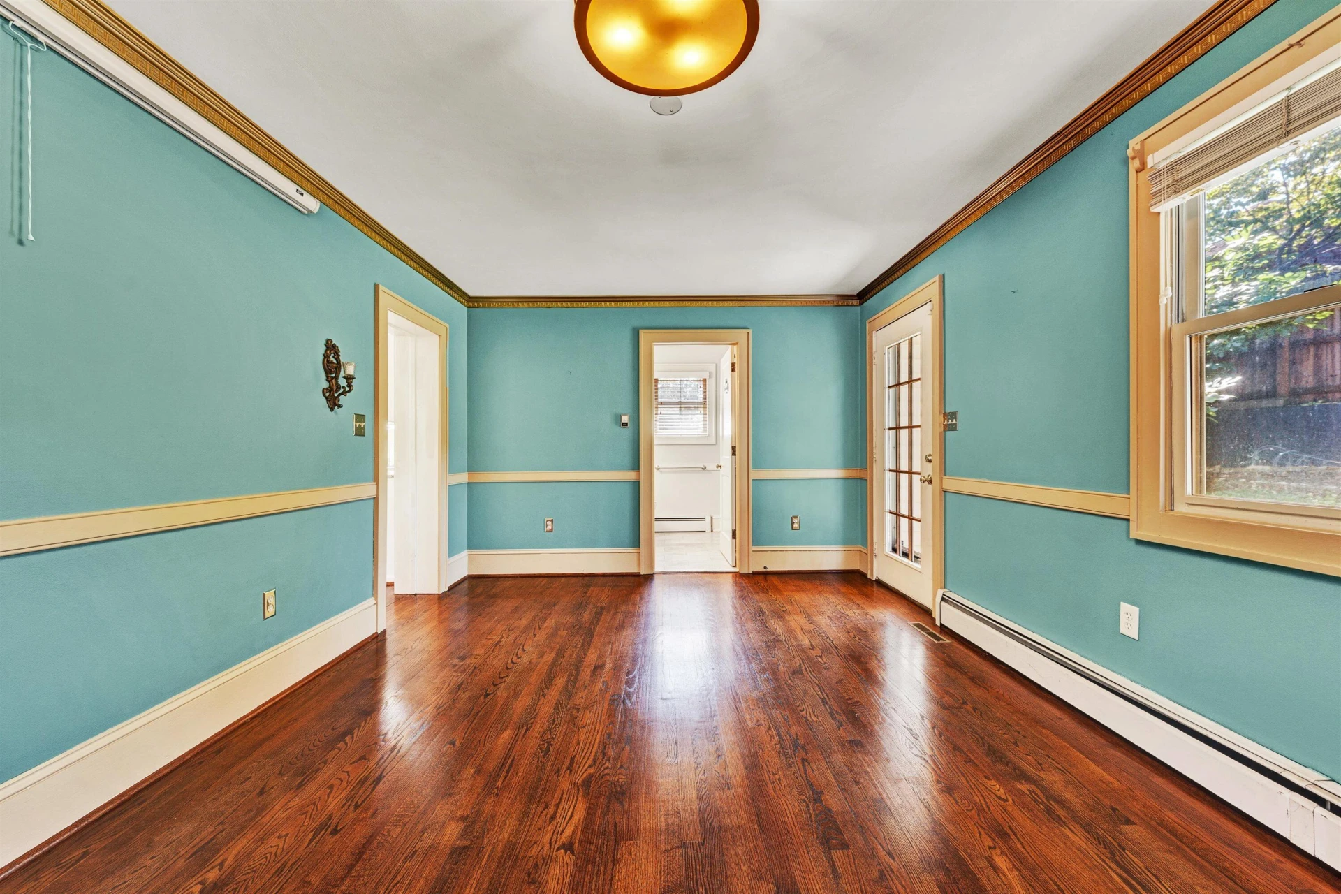 1810 Windsor AVE - Photo 32