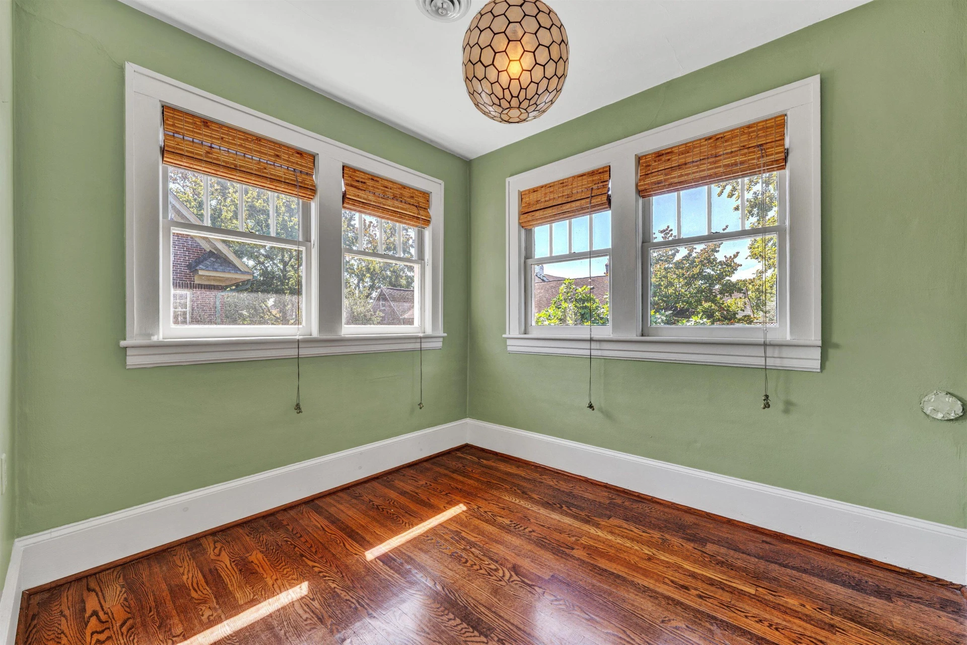 1810 Windsor AVE - Photo 36