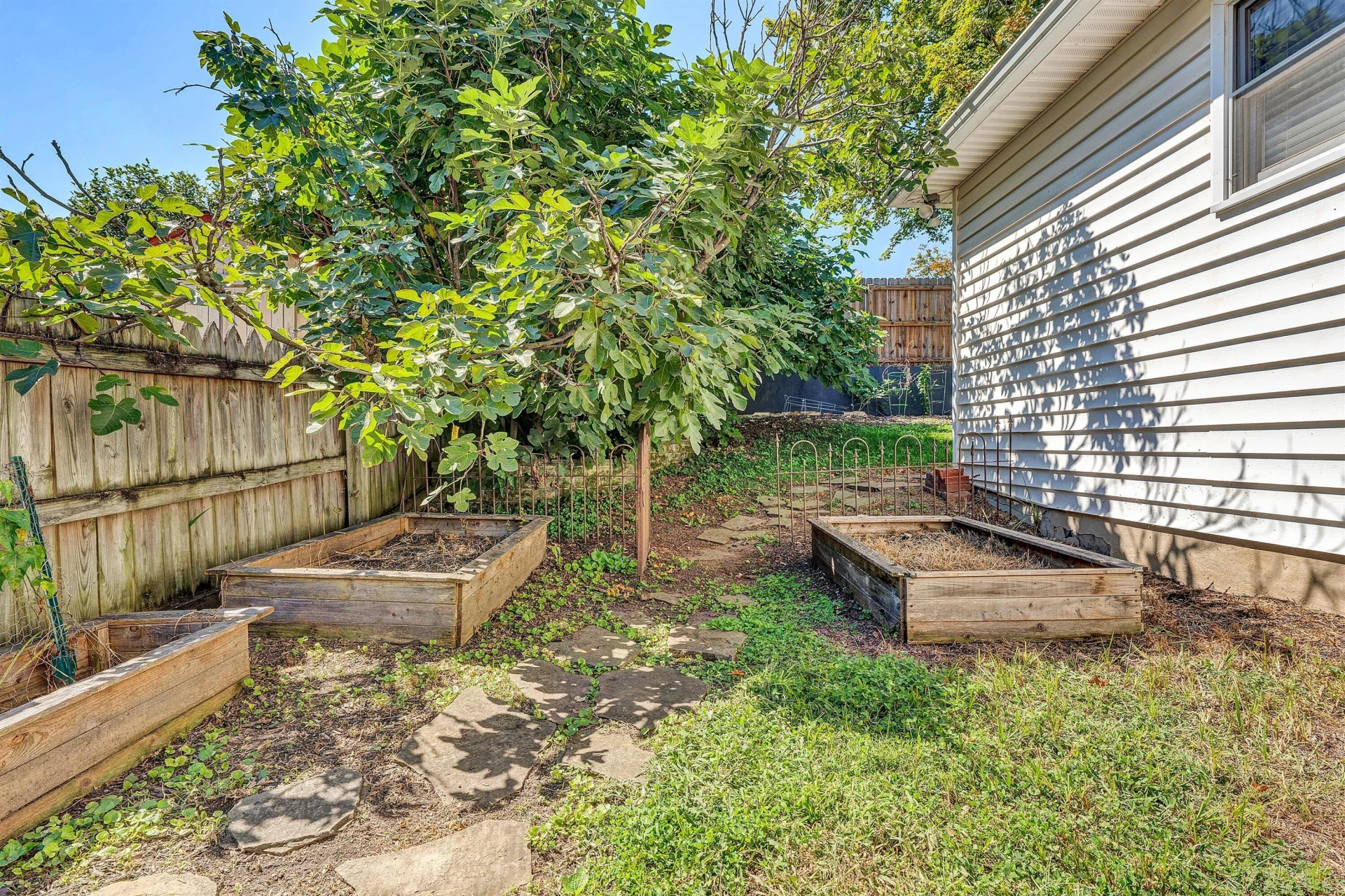 1810 Windsor AVE - Photo 52