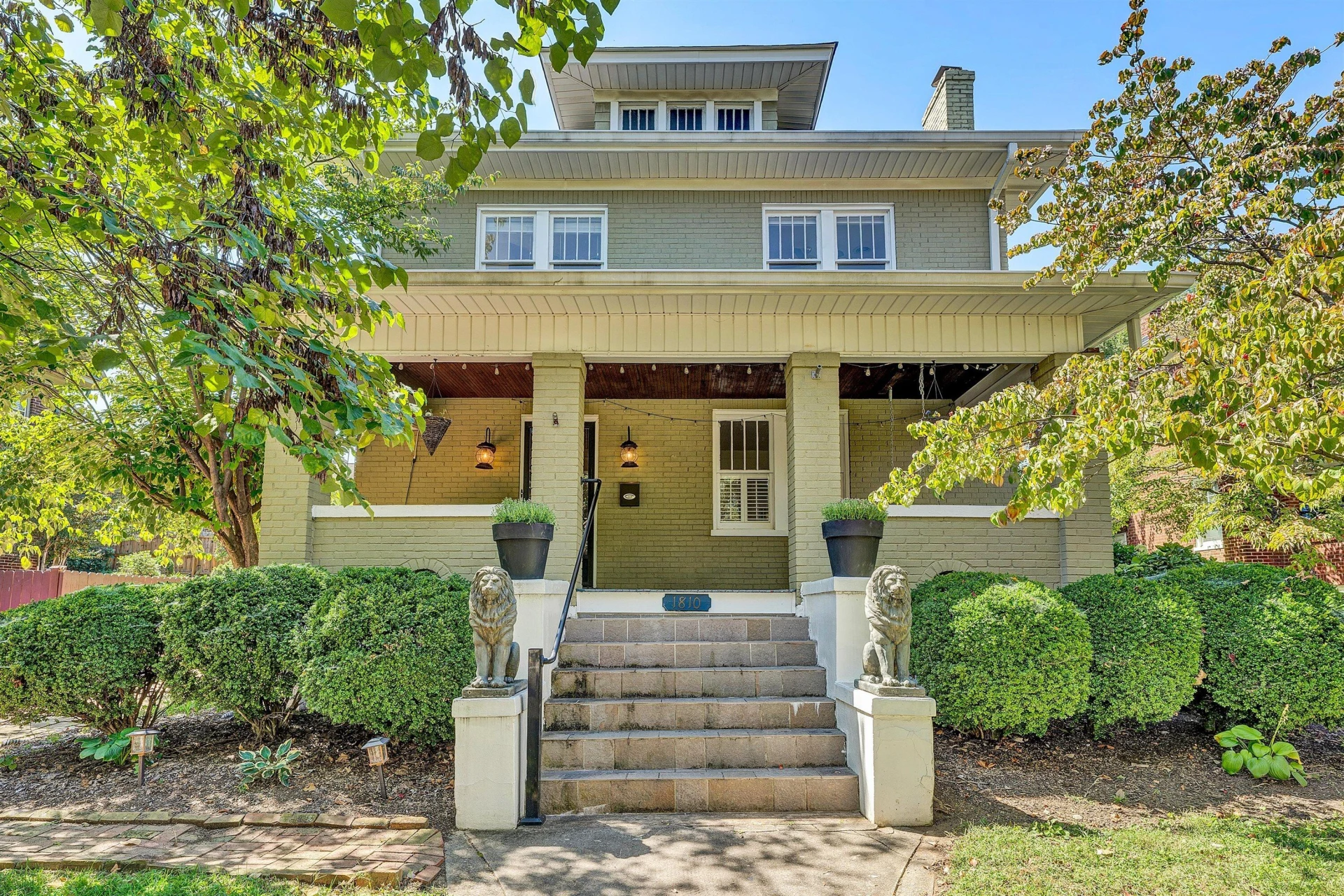 1810 Windsor AVE - Photo 9