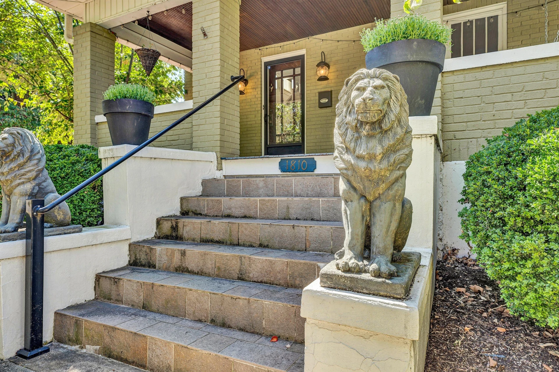 1810 Windsor AVE - Photo 10
