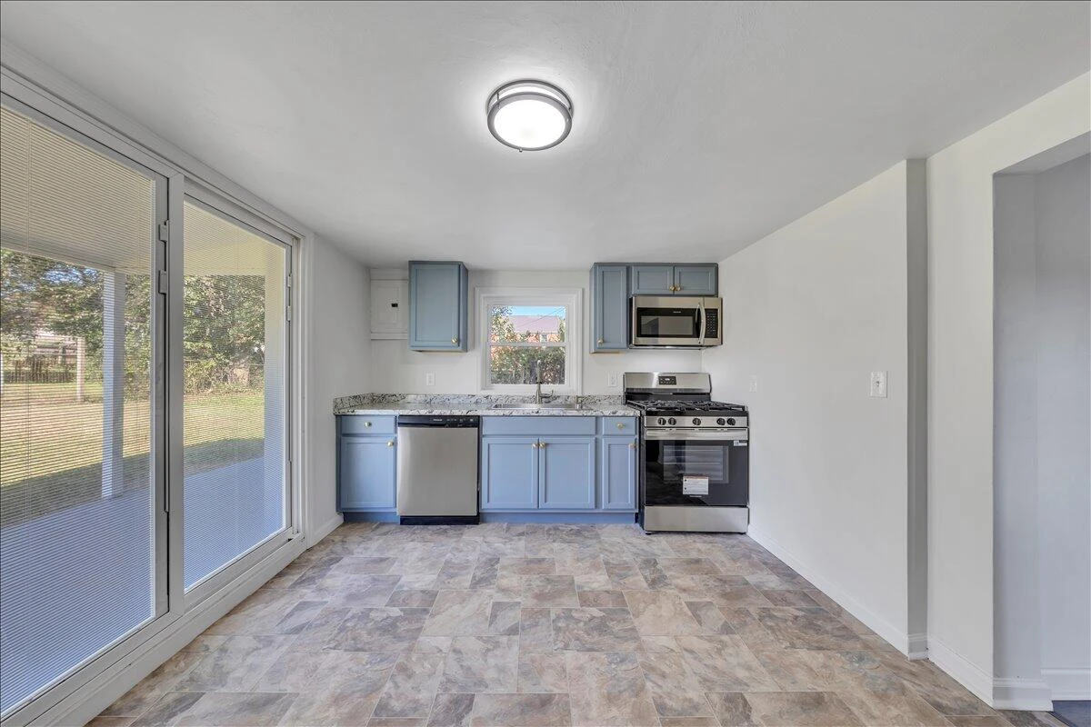 2608 Dorchester DR - Photo 13
