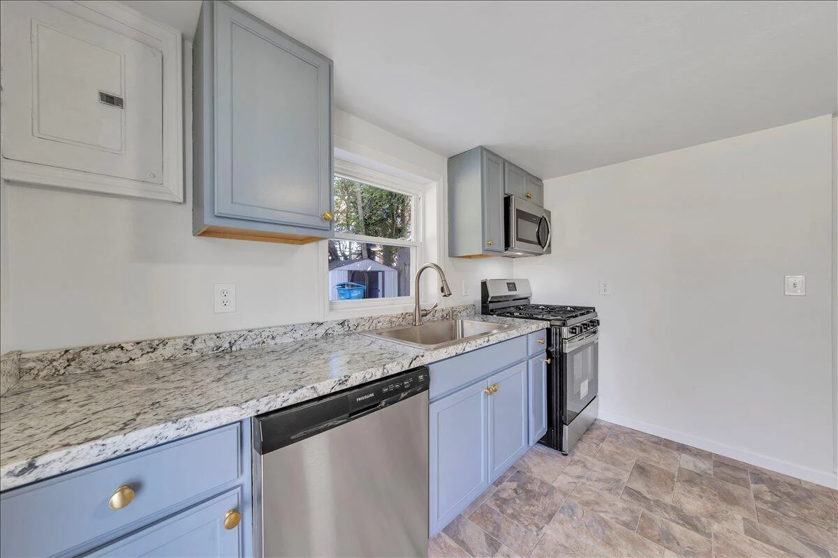 2608 Dorchester DR - Photo 15