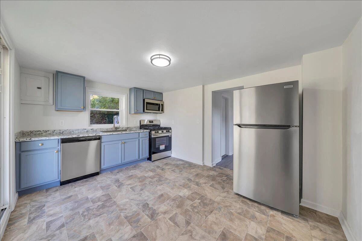 2608 Dorchester DR - Photo 17