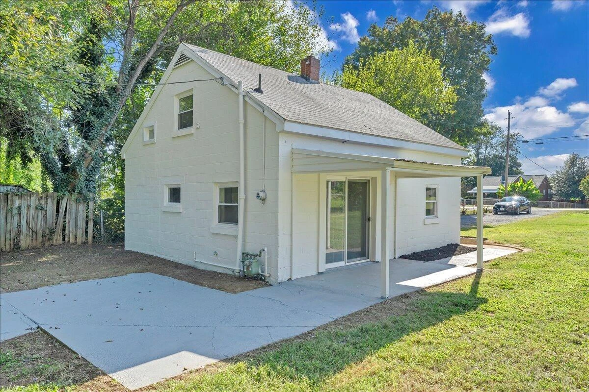 2608 Dorchester DR - Photo 25