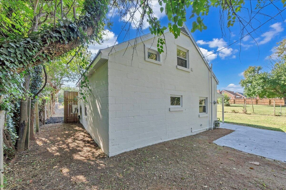 2608 Dorchester DR - Photo 26
