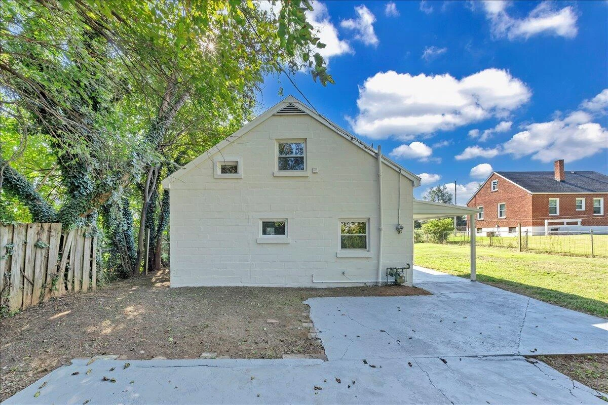 2608 Dorchester DR - Photo 27