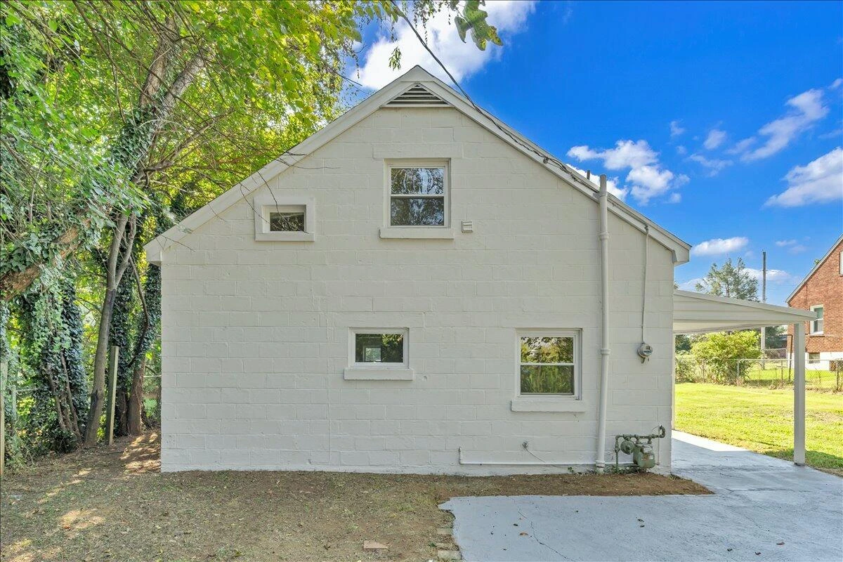 2608 Dorchester DR - Photo 28