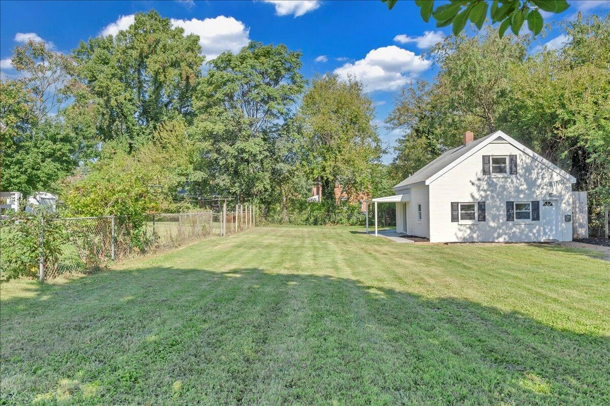 2608 Dorchester DR - Photo 30