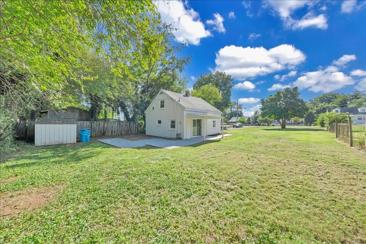 2608 Dorchester DR - Photo 31