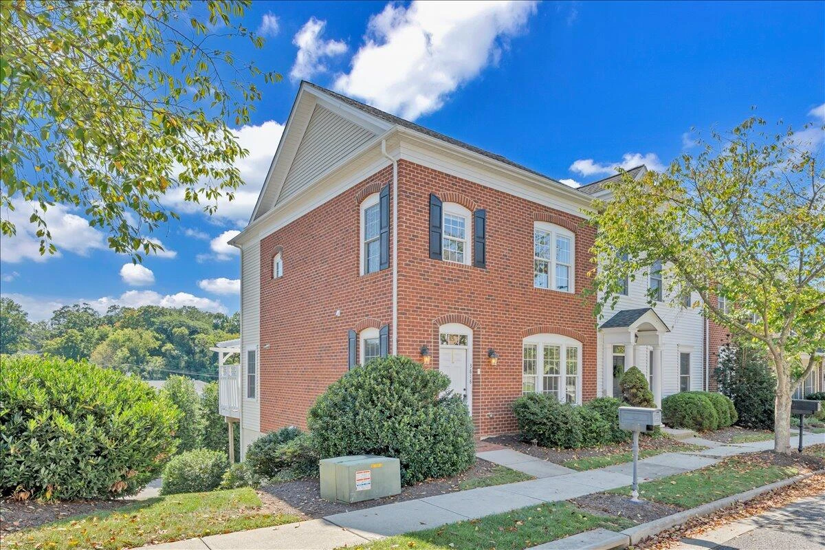 3818 Greenway DR - Photo 3