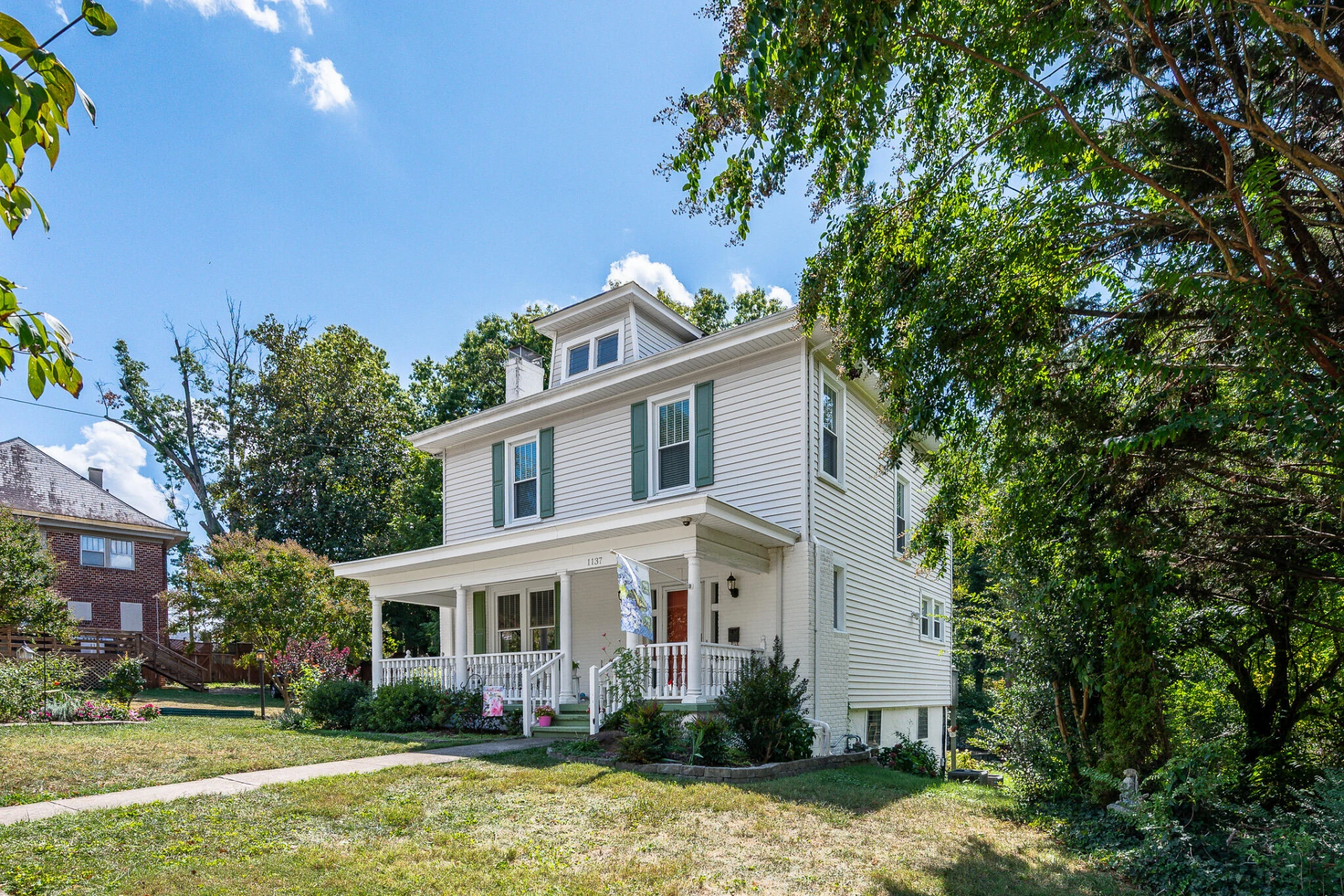 1137 Rhode Island  AVE - Photo 3
