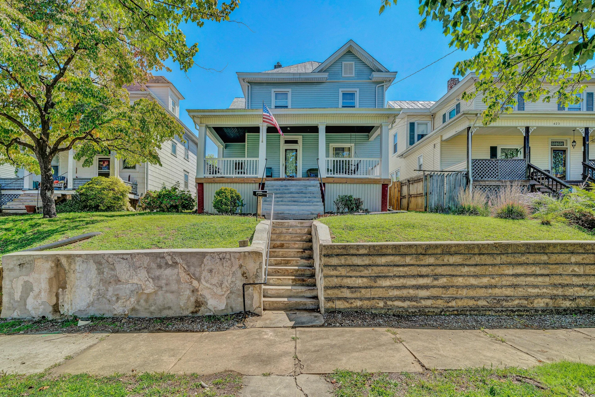 625 Elm AVE
