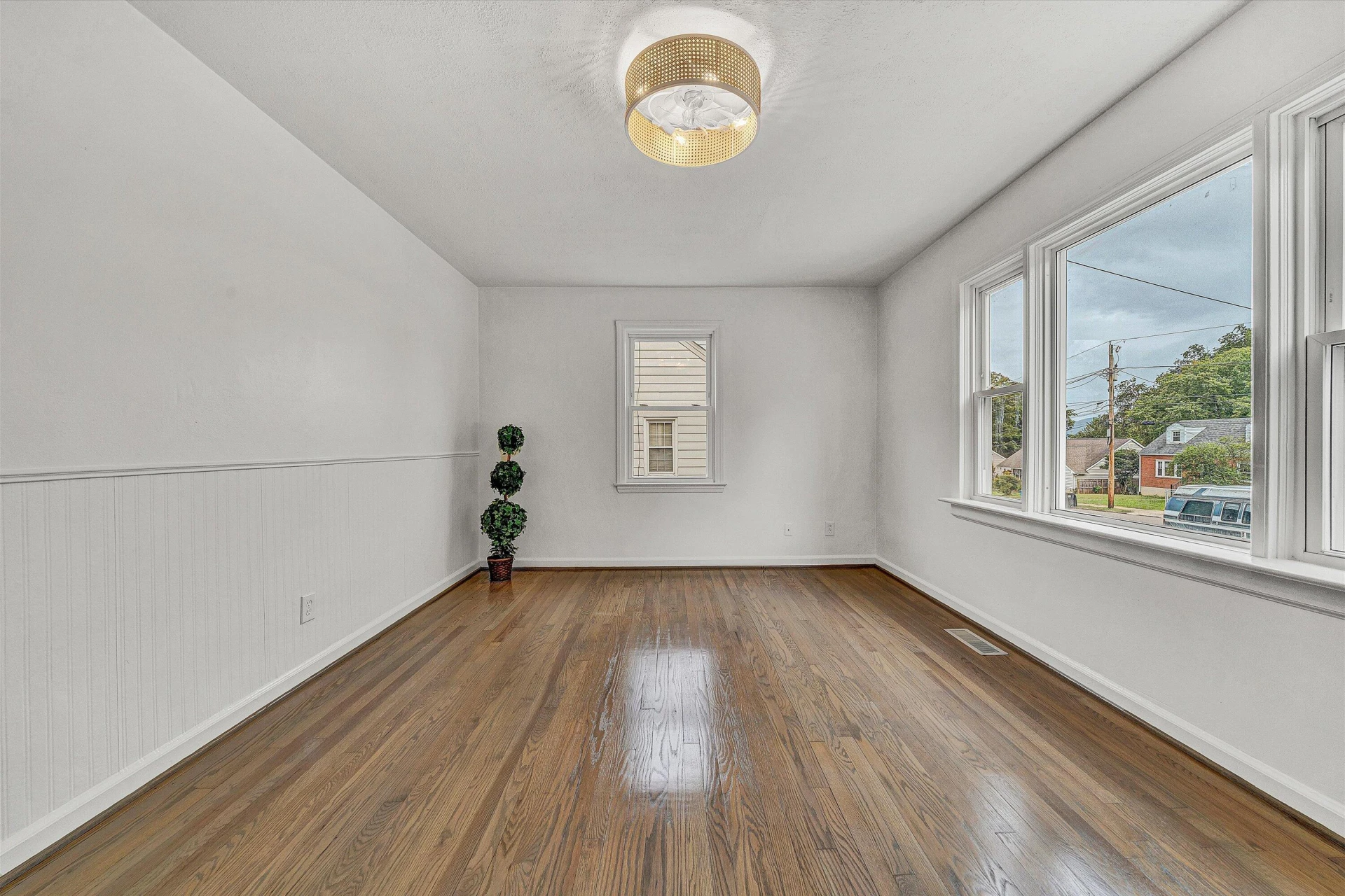 2508 Churchill DR - Photo 4