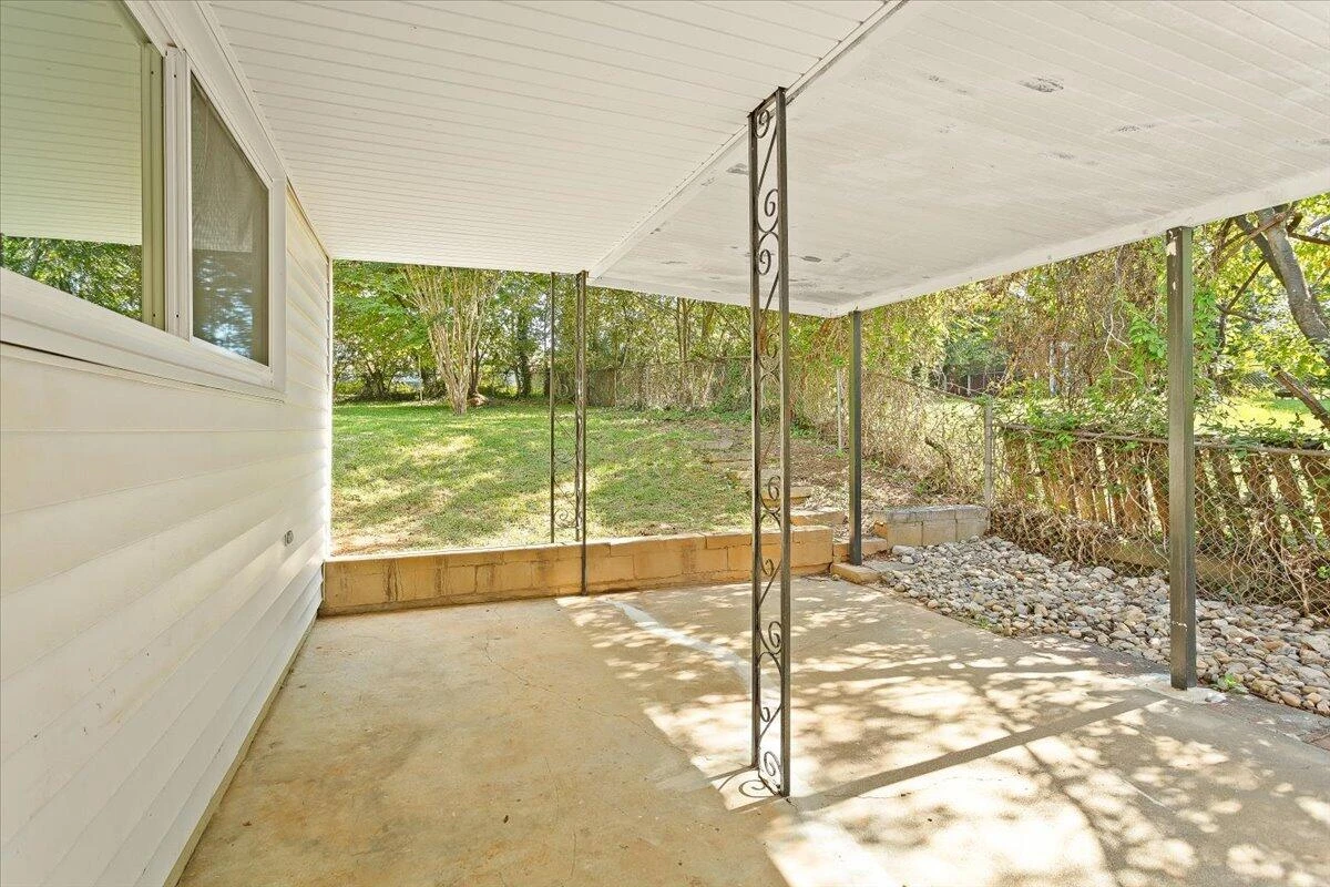 2622 Edgewood ST - Photo 13