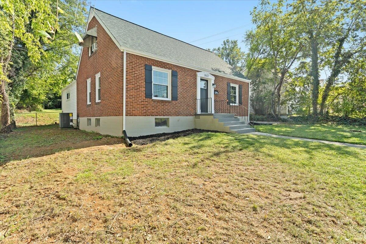 2622 Edgewood ST - Photo 2