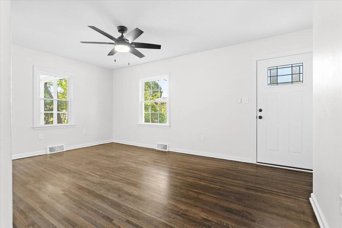 2622 Edgewood ST - Photo 4