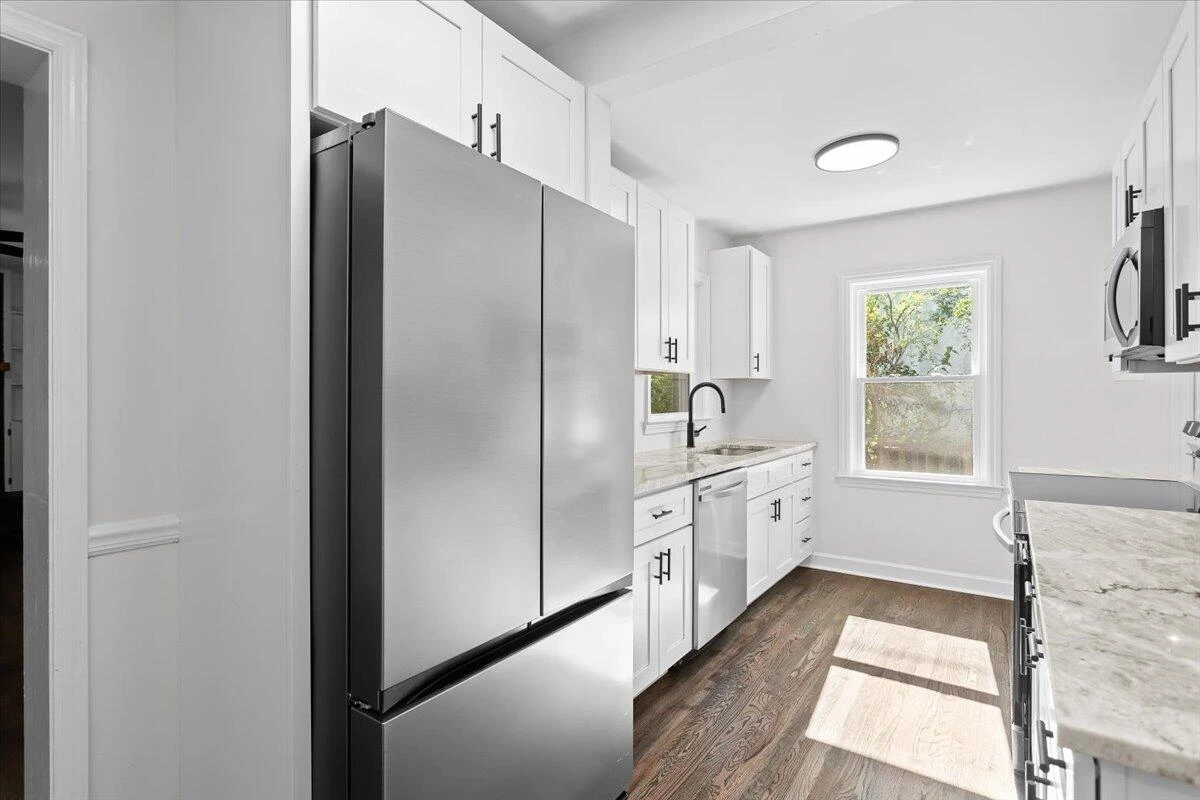 2622 Edgewood ST - Photo 8