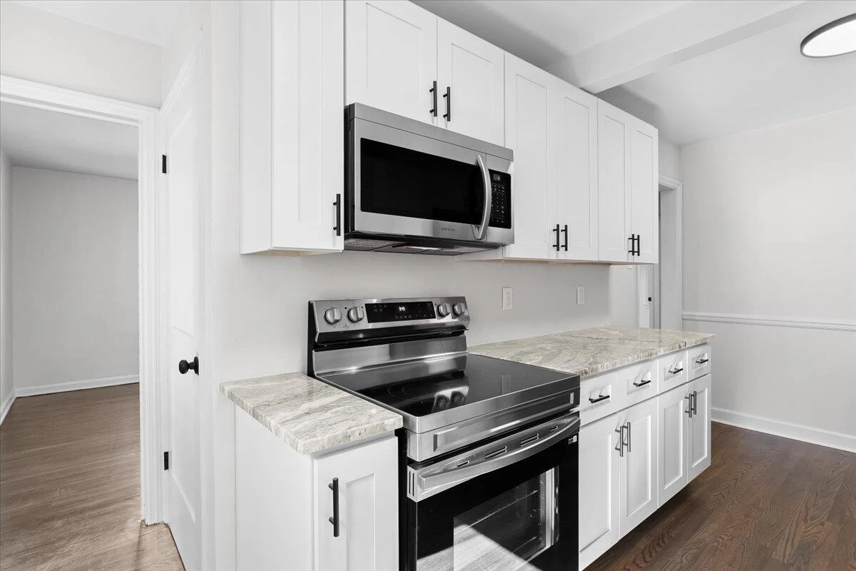 2622 Edgewood ST - Photo 9