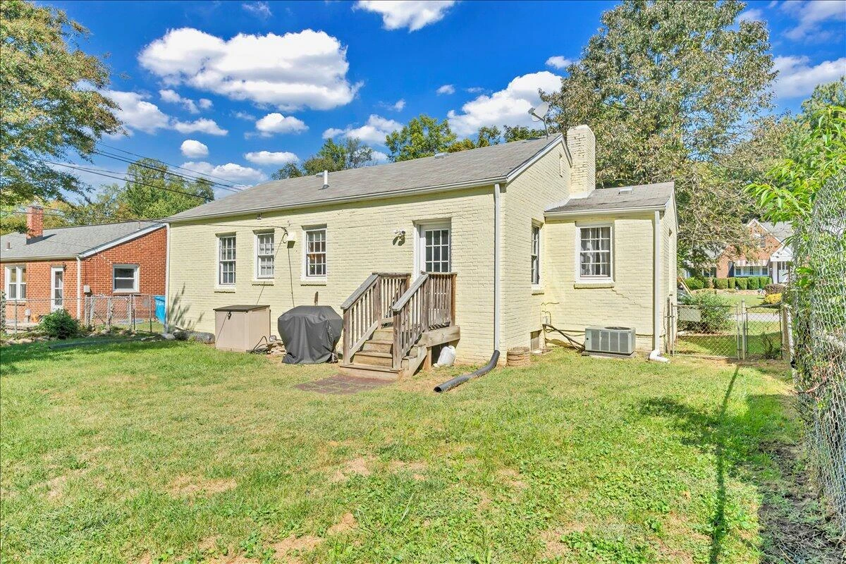 1842 Carlton RD - Photo 10