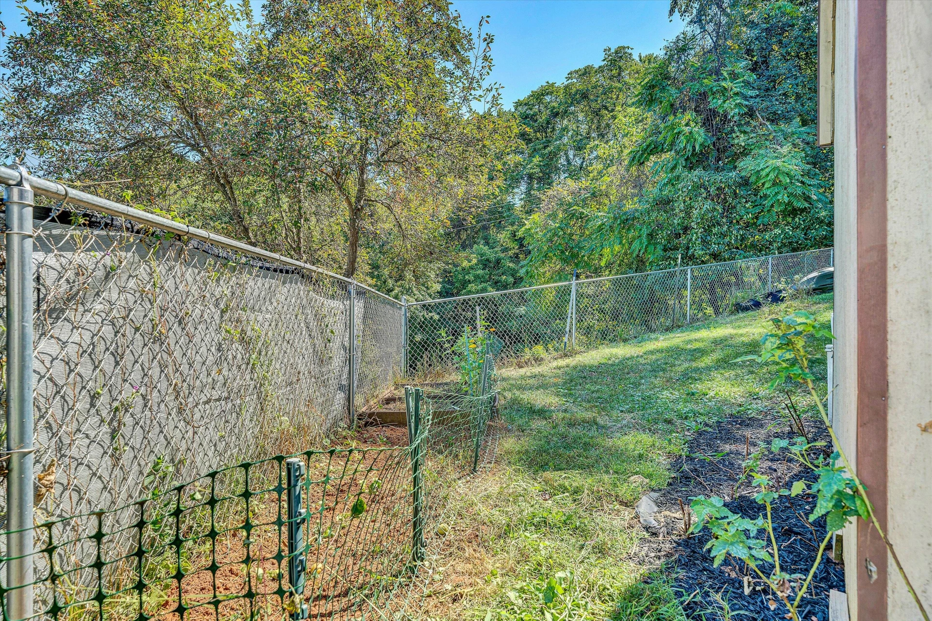 1925 Edgerton AVE - Photo 32