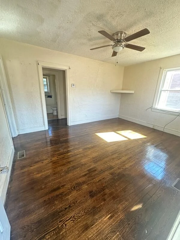 3221 Greenland AVE - Photo 2