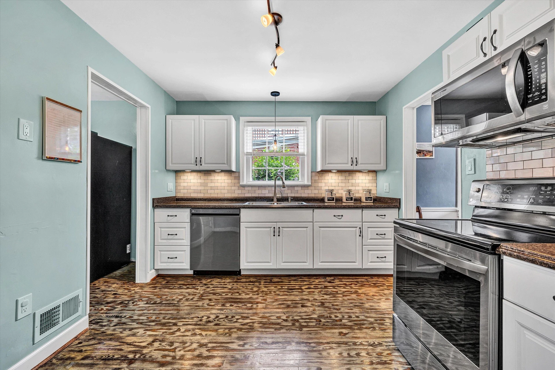 2809 Avenel AVE - Photo 15