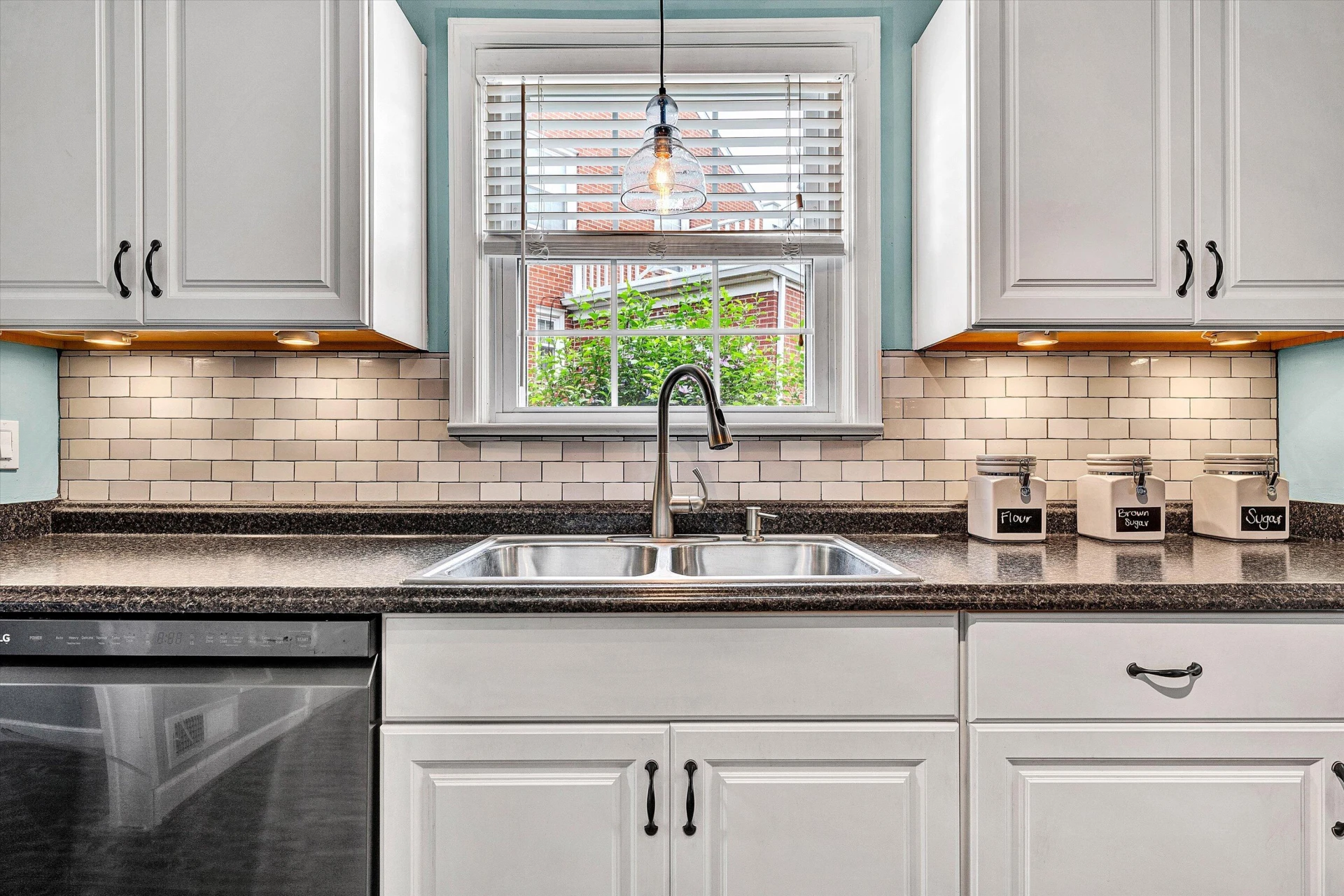 2809 Avenel AVE - Photo 16