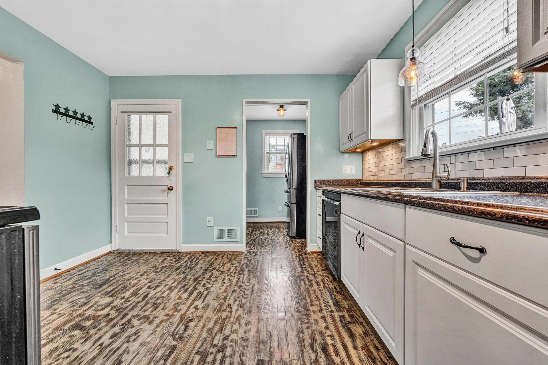 2809 Avenel AVE - Photo 18