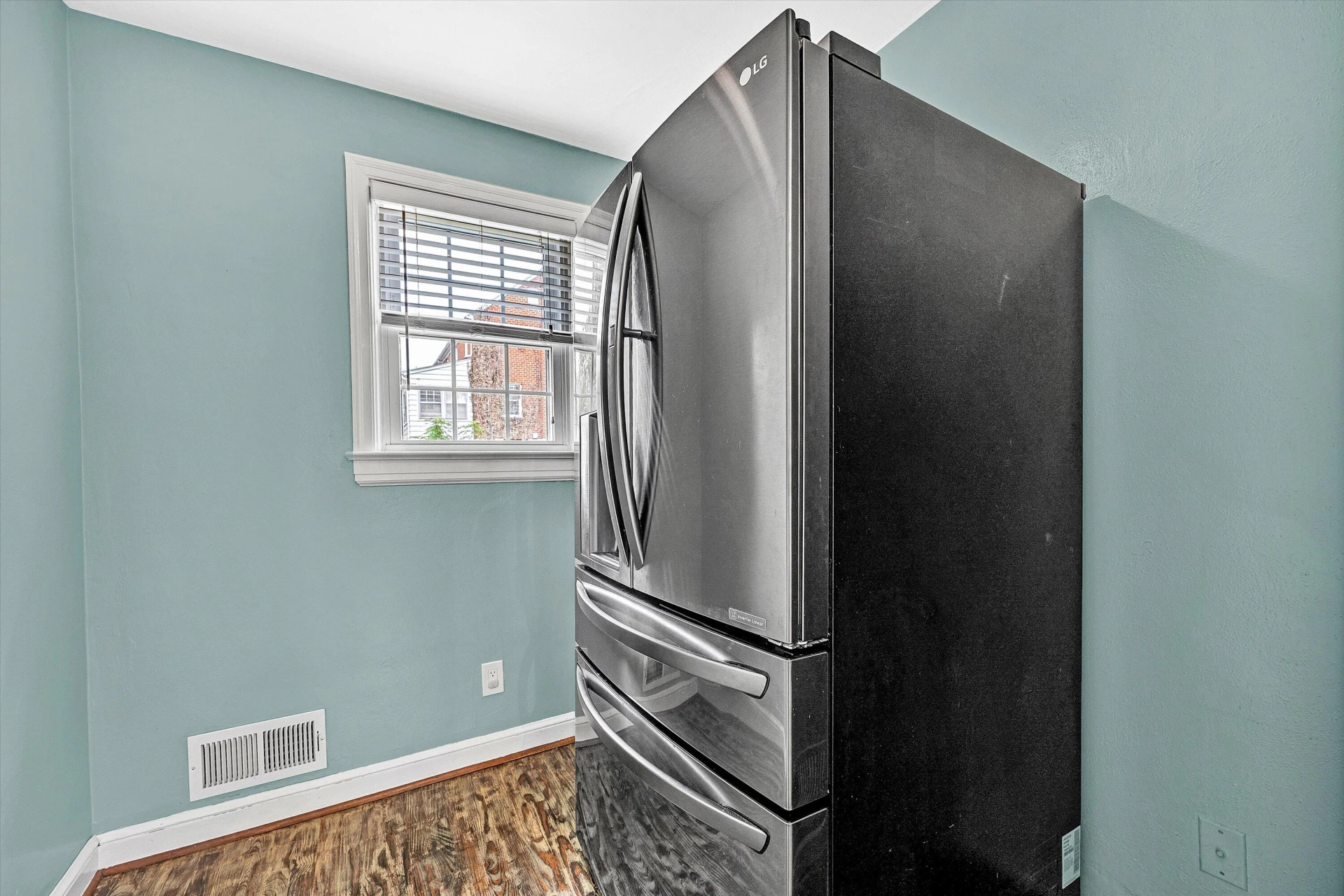 2809 Avenel AVE - Photo 19