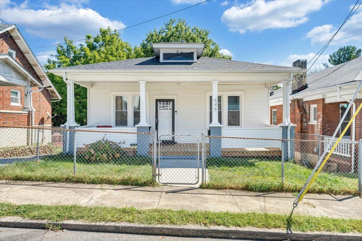 645 Montrose AVE
