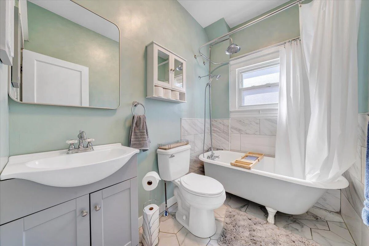 645 Montrose AVE - Photo 11