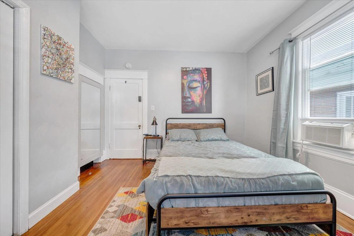 645 Montrose AVE - Photo 13