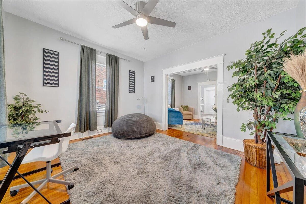 645 Montrose AVE - Photo 2