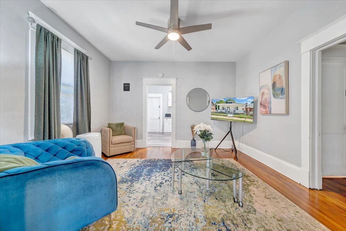 645 Montrose AVE - Photo 4