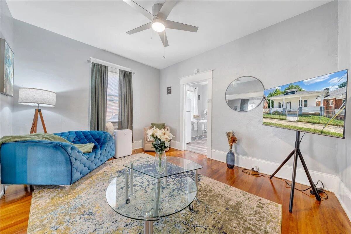645 Montrose AVE - Photo 5