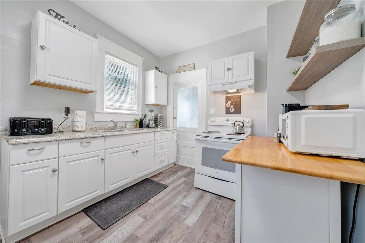645 Montrose AVE - Photo 7